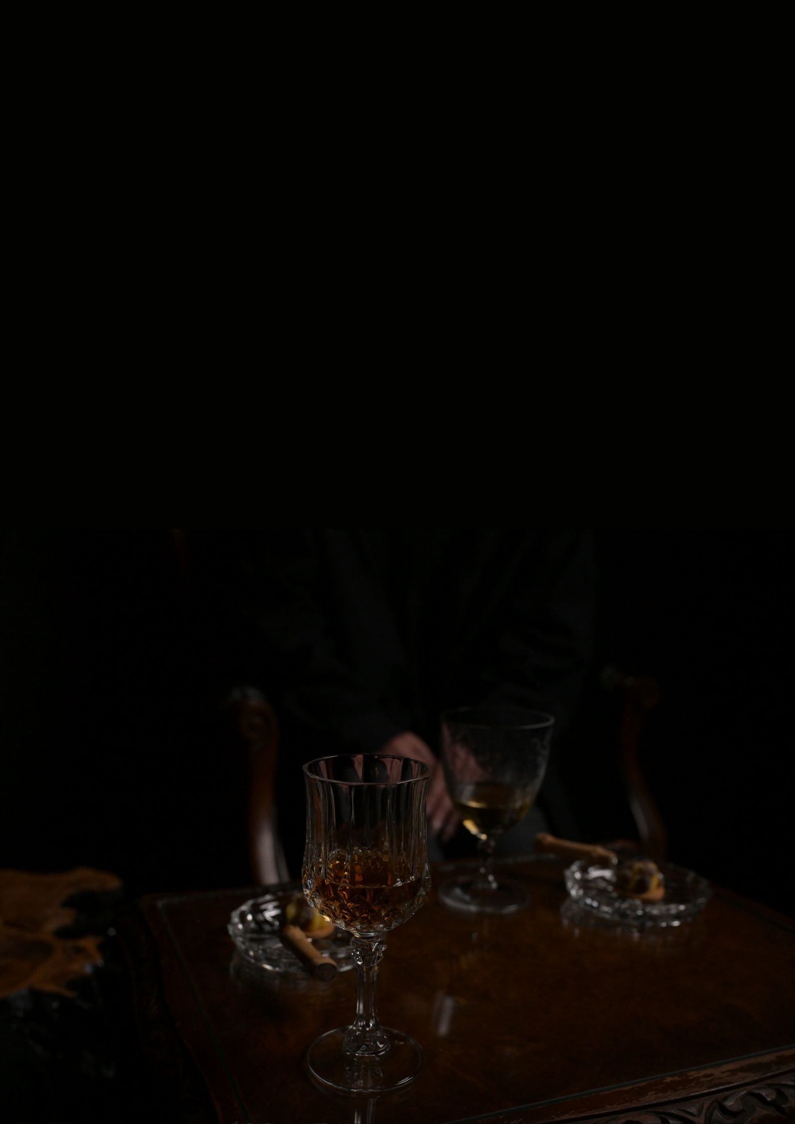 グラスを手にした店内の一角